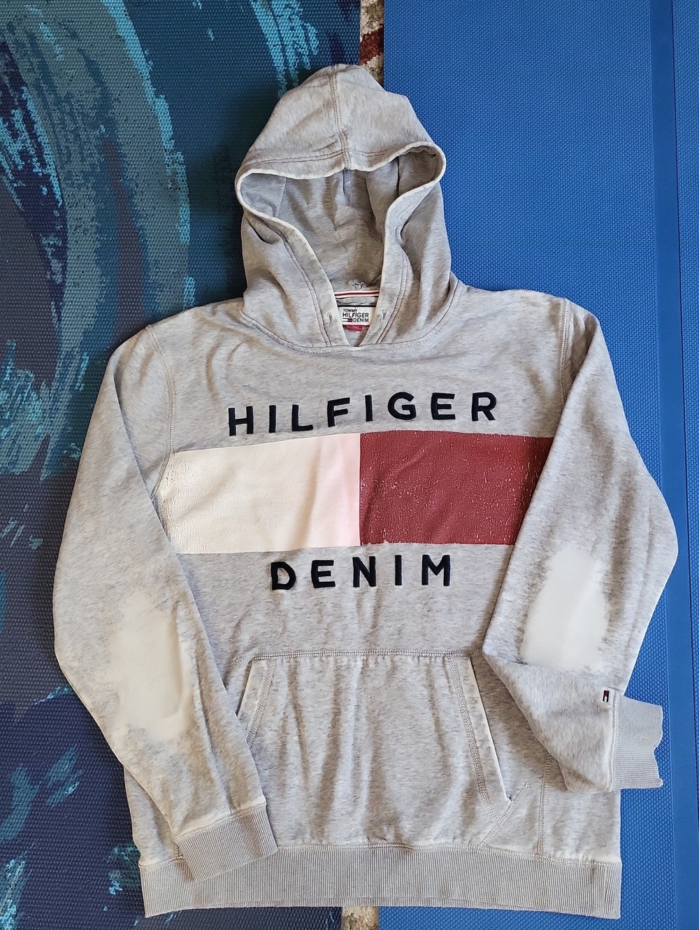 Tommy Hilfiger Light Gray Hoodie with Colorblock Flag Logo